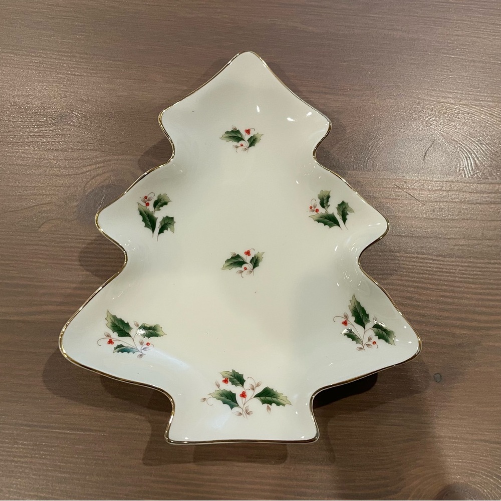 ❌SOLD❌ Royal Holly Holiday Christmas Tree Shaped Candy Dish
